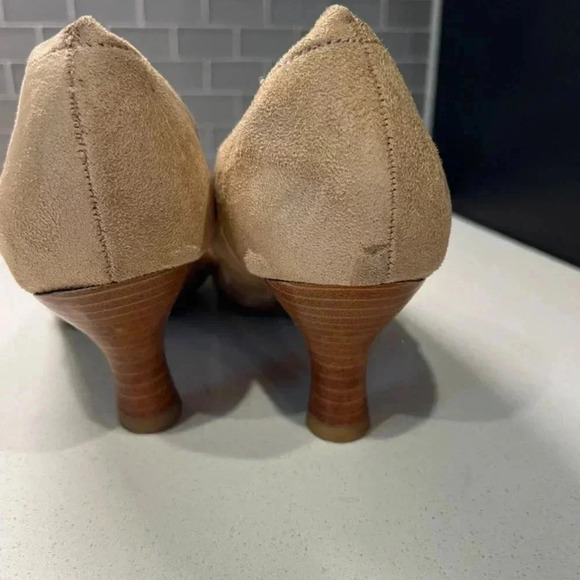 Faux Suede Heels Size 10 Light 2 Inch Heel - Picture 12 of 12